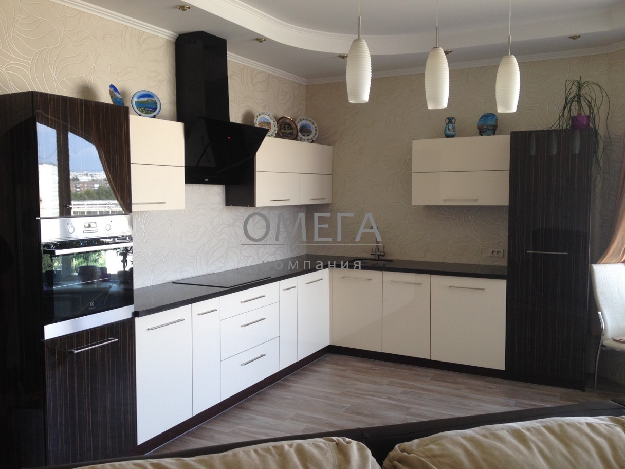 Кухонный гарнитур на заказ в Челябинске по индивидуальному проекту фасады алвик люкс