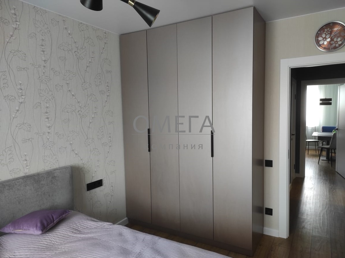 Шкаф в спальню на заказ Челябинск для квартиры в новостройке
