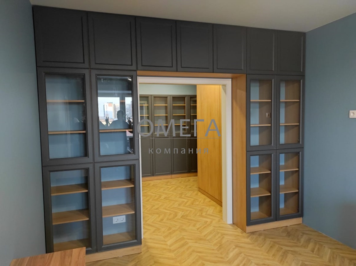 Шкафы для домашней библиотеки на заказ в Челябинске от Компании Омега